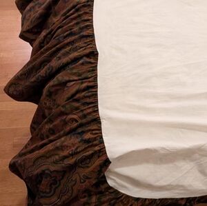 Ralph Lauren Brianna Paisley Queen Sized Dust Ruffle